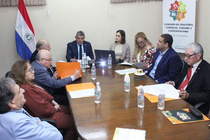 Presidente de Diputados ratifica compromiso con la educación durante jornada gubernamental en Cordillera