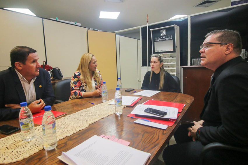 Presidente de Diputados ratifica compromiso con la educación durante jornada gubernamental en Cordillera