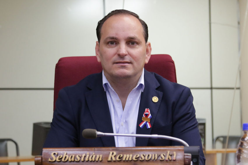 Presidente de Diputados ratifica compromiso con la educación durante jornada gubernamental en Cordillera